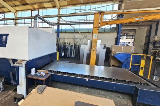 TRUMPF_TruLaser_3030_L49_4000Watt_I-H&S_Bild2.jpg